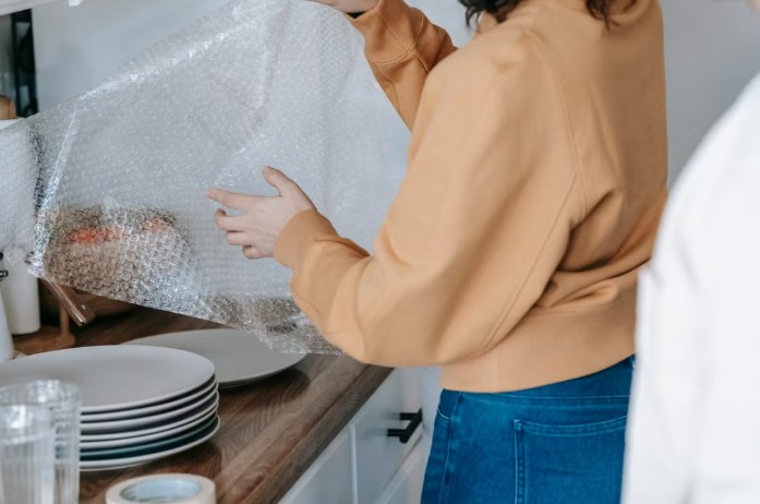 Packing fragile items when moving in Observatory