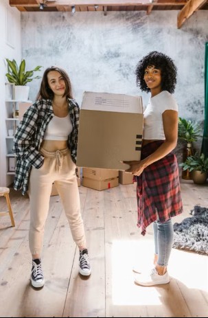 Students moving in Observatory